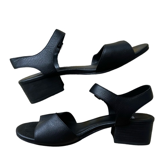 Eileen Fisher Black Pebbled Leather Sandals Heels Ankle Strap Womens Size 9 - Picture 3 of 9